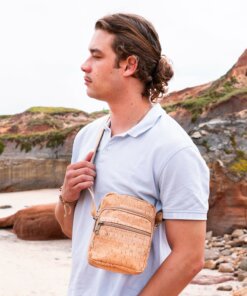 Alternative view of Sac bandoulière « Trilho » en liège pour homme – Compact, résistant et au style raffiné